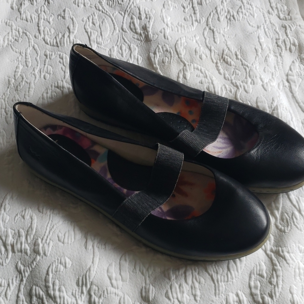 Never worn BOC casual flats with a mary jane look